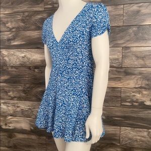 NWT Rosedress V-Neck Flirty Flower Dress